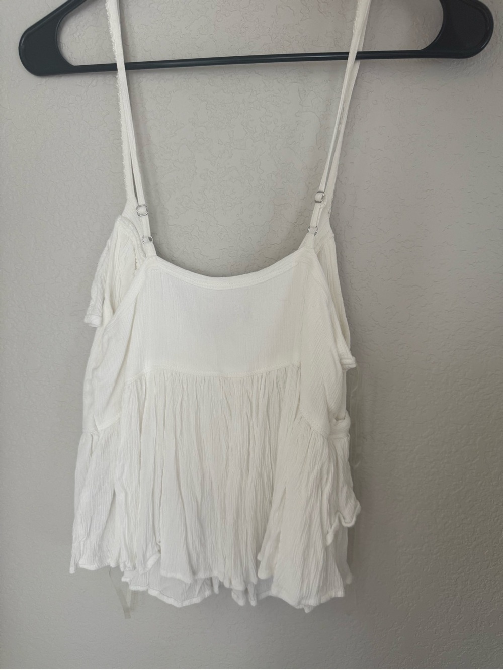 Gianni Bini Ruffle Top - Picture 2 of 4